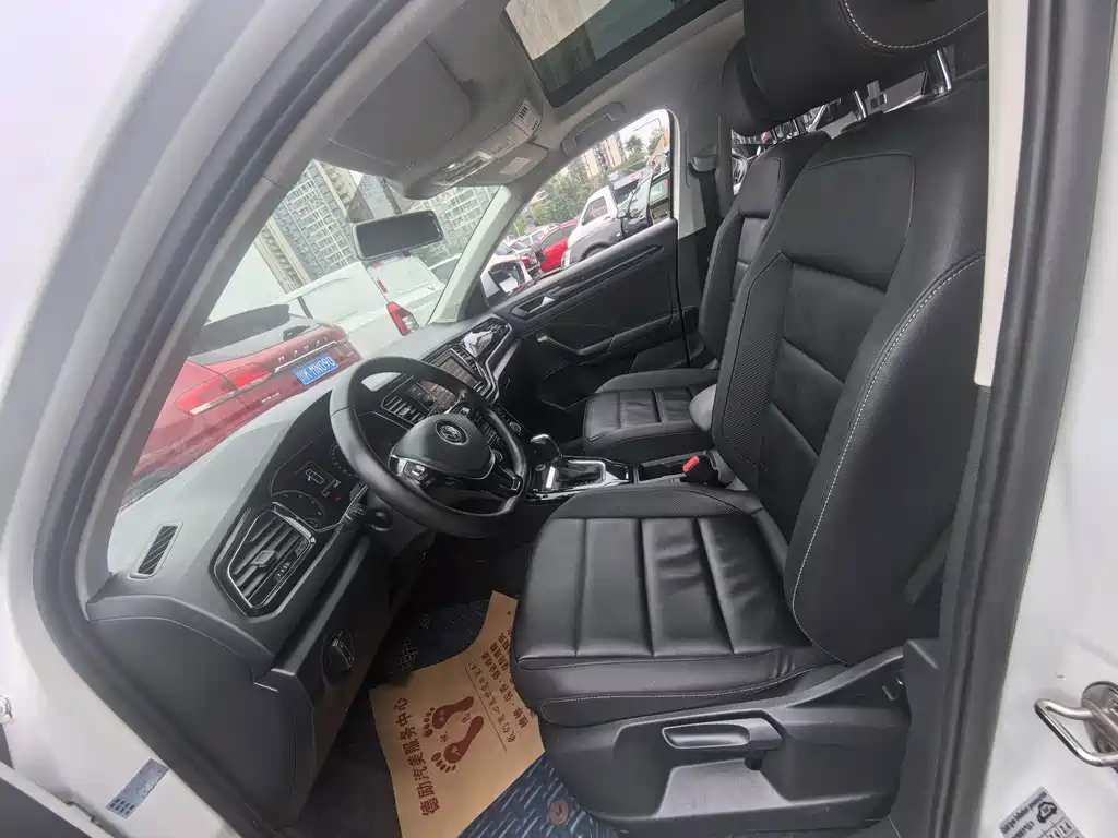 Volkswagen T-Roc — миниатюра 12