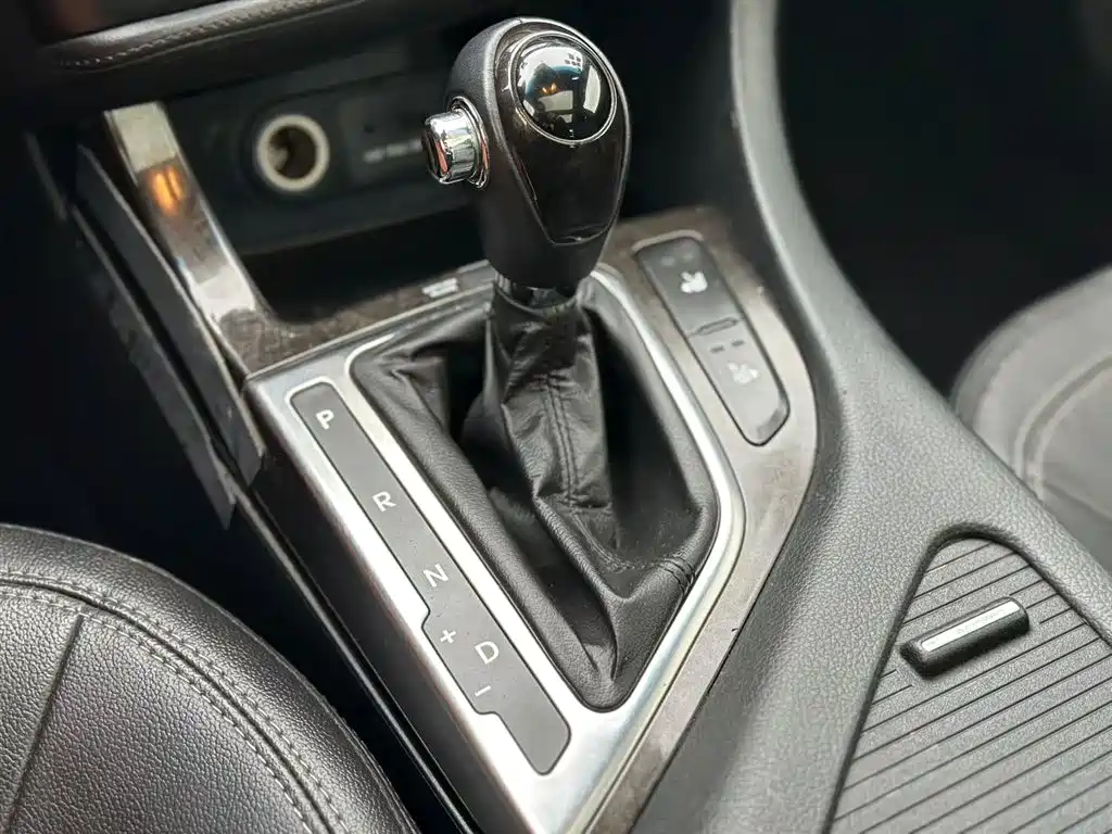 Kia K5 2012 2.0L AT DLX-2