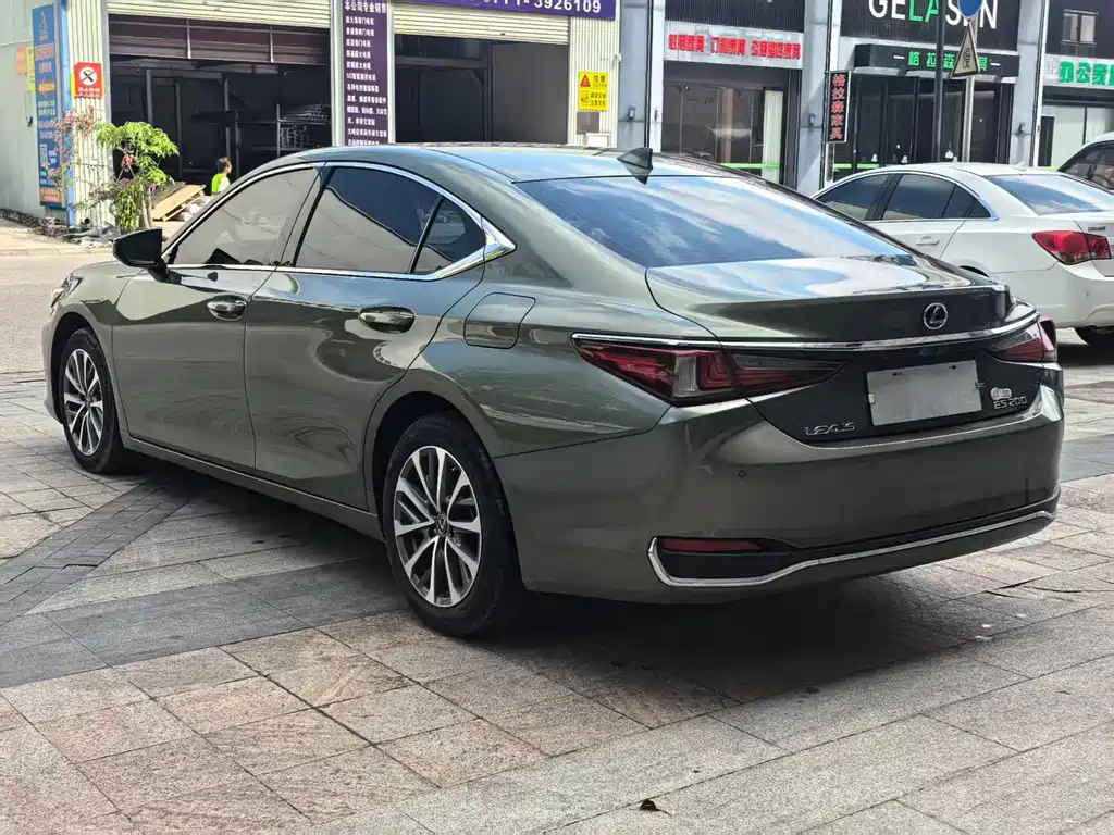 Lexus ES — миниатюра 5