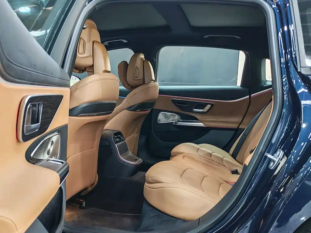 Mercedes-Benz E-Class 2024 — фото 10
