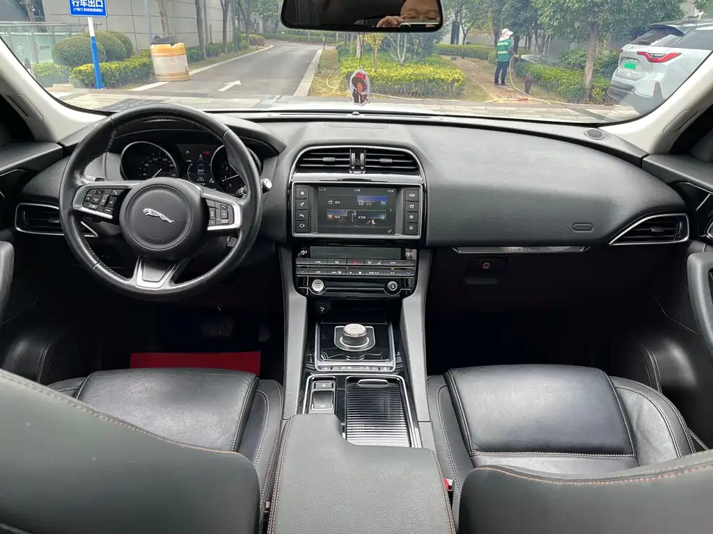 Jaguar F-PACE — миниатюра 6