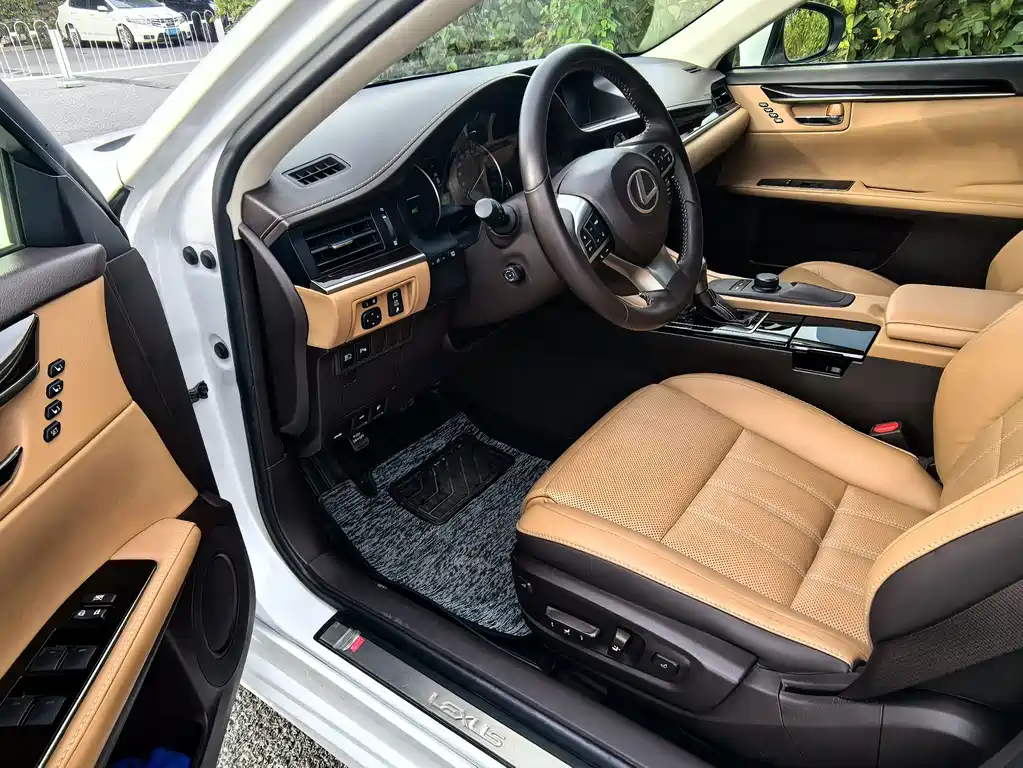 Lexus ES — миниатюра 12
