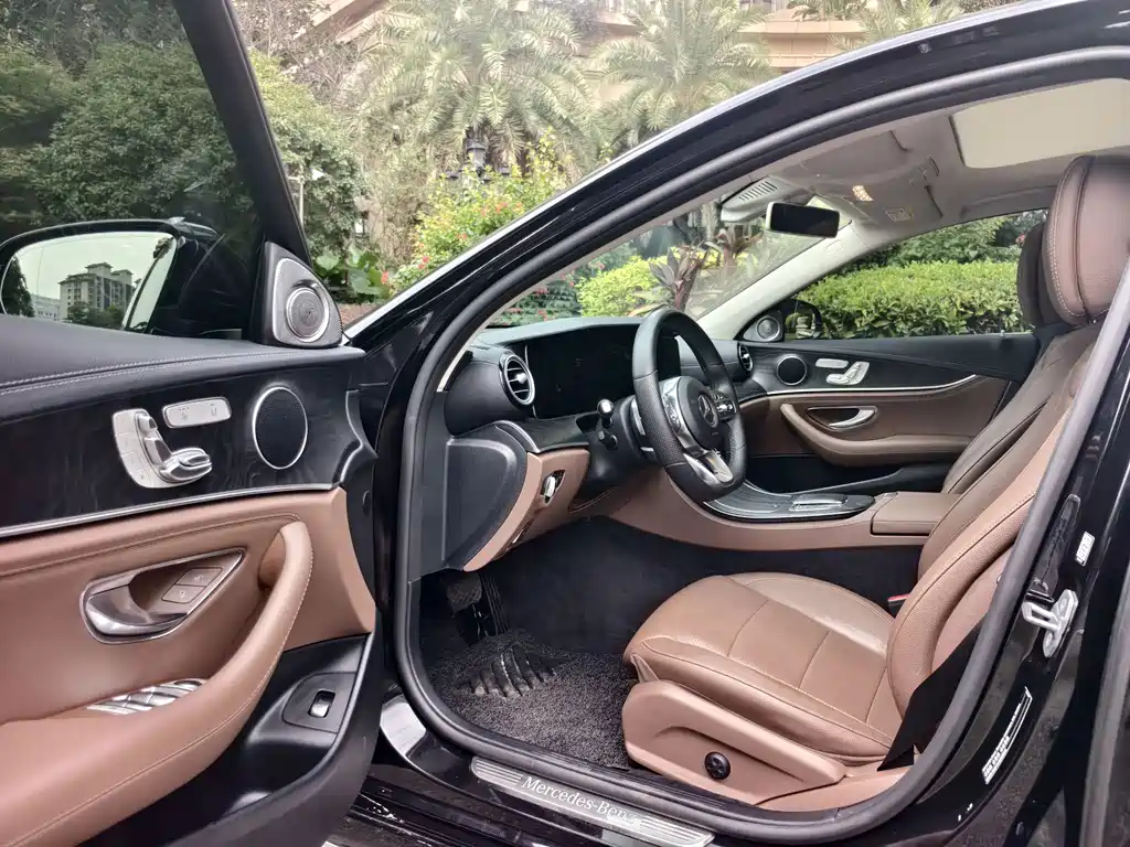 Mercedes-Benz E-Class — миниатюра 8