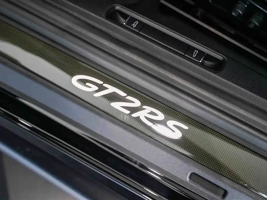 Porsche 911 2018 GT2 RS 3.8T