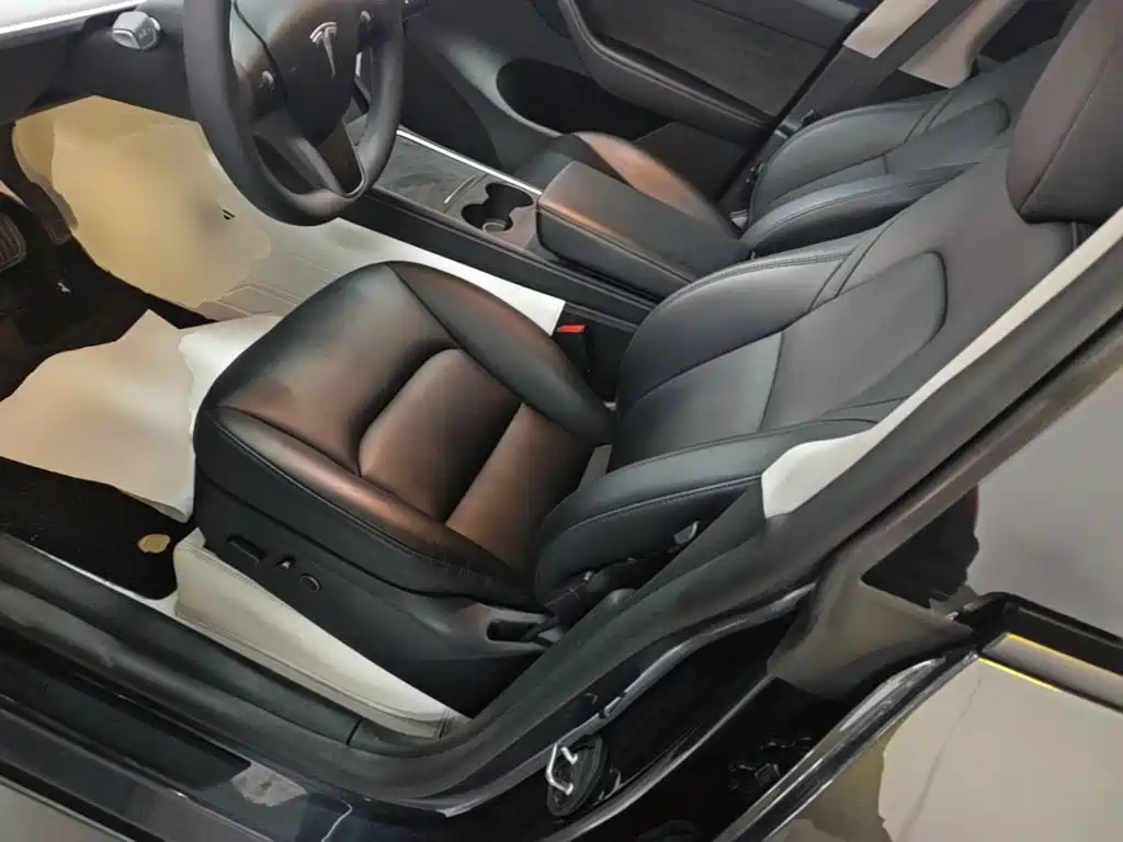 Tesla Model Y — миниатюра 15