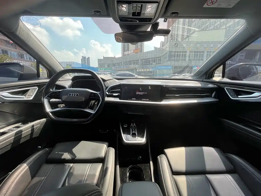 Audi Q4 e-tron — миниатюра 6