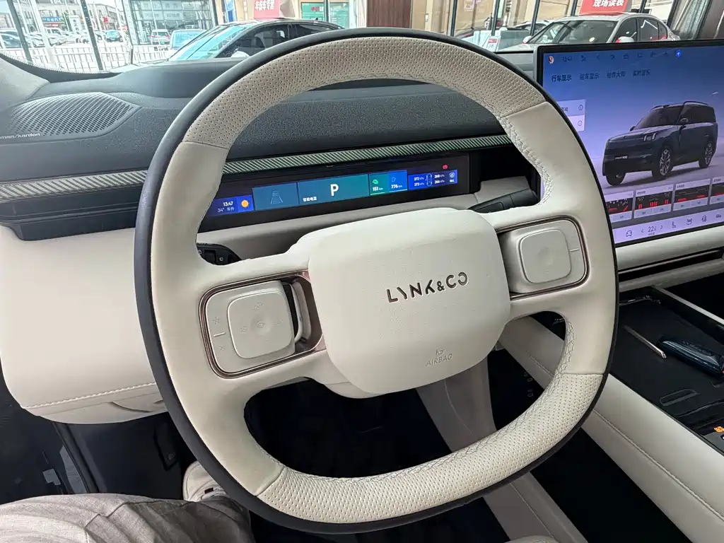 Lynk & Co Рука 900. — миниатюра 15