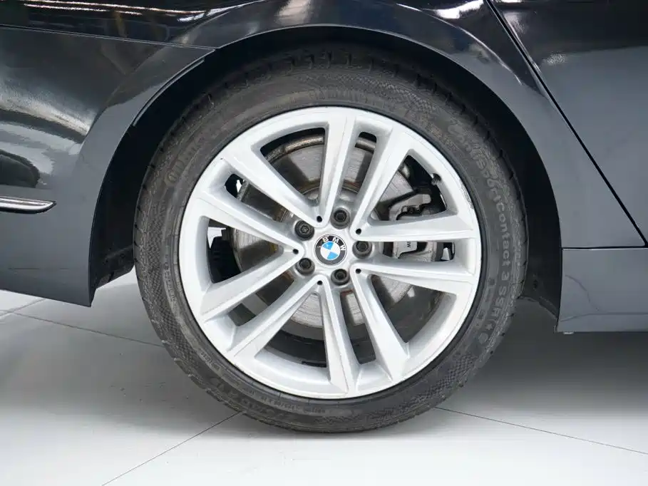 BMW 7 Series — миниатюра 32