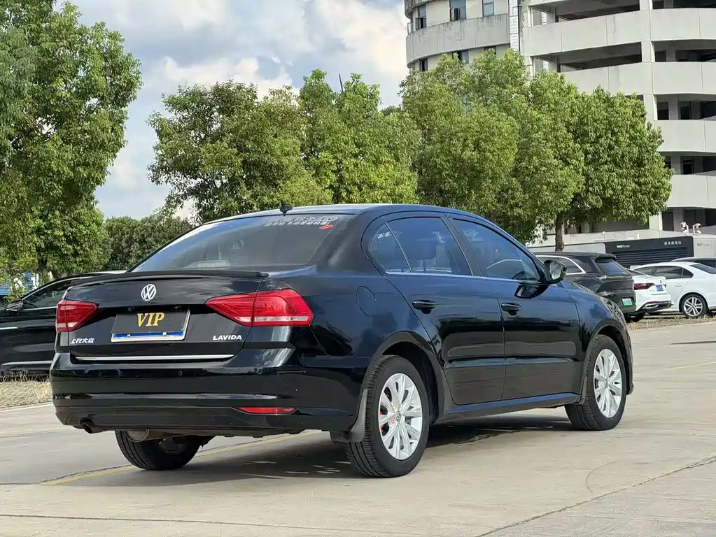 Volkswagen Lavida — миниатюра 4