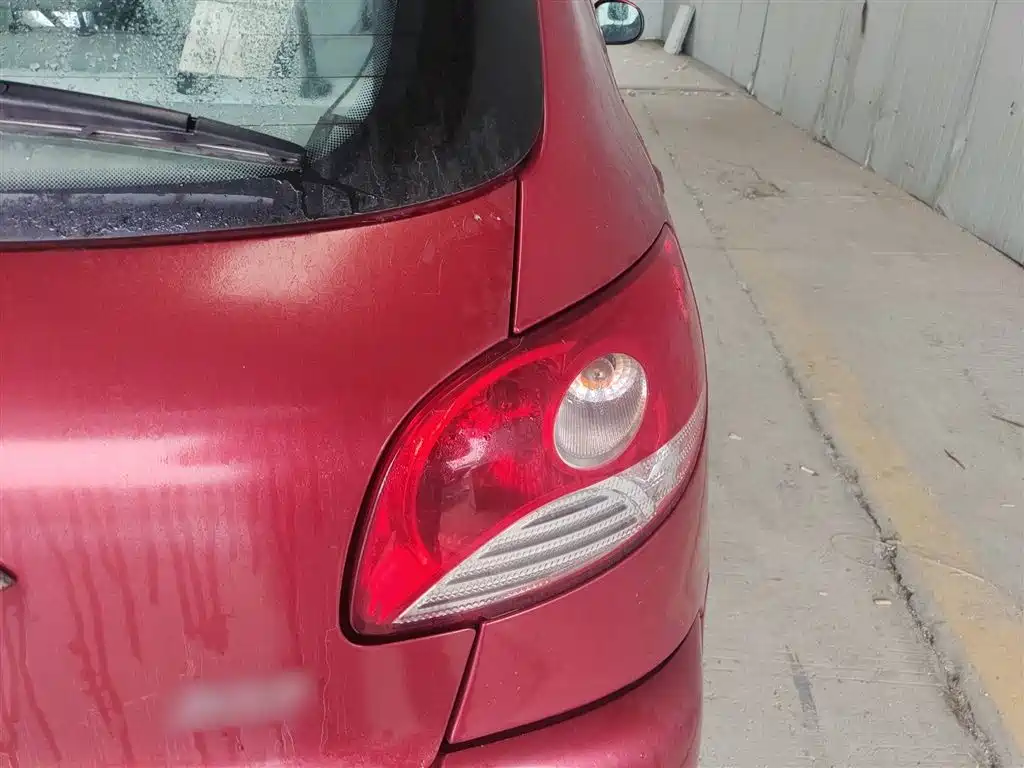 Peugeot 207 2011 1.4L MT