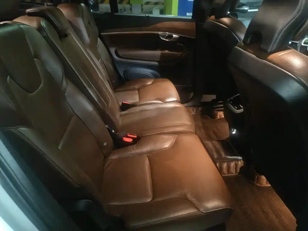 Volvo XC90 — миниатюра 5