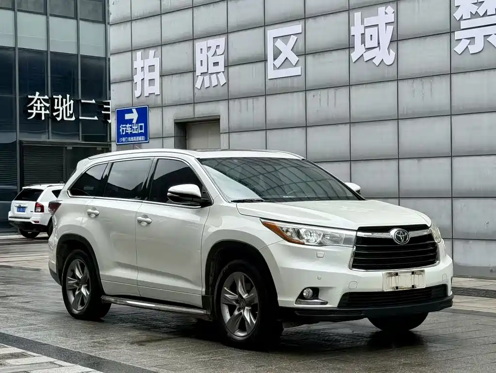 Toyota Highlander 2015 2.0T 7 мест