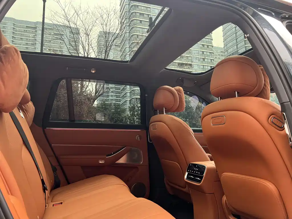 AITO ASK THE WORLD M8