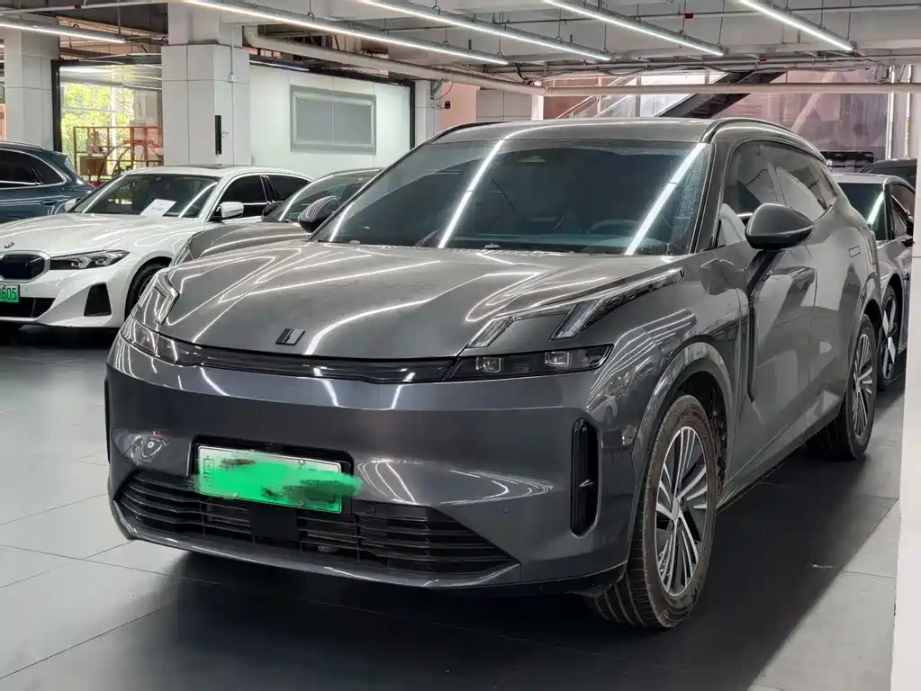 Lynk & Co 08 EM-P