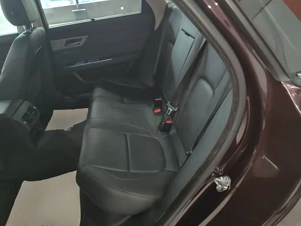 Jaguar XFL — миниатюра 17