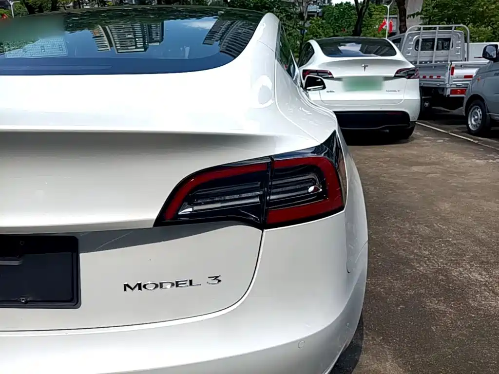Tesla Model 3 — миниатюра 8