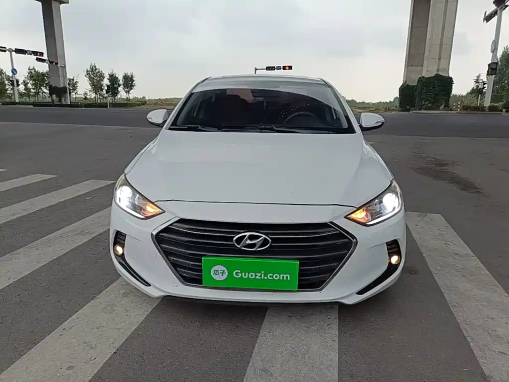 Hyundai Elantra — миниатюра 3