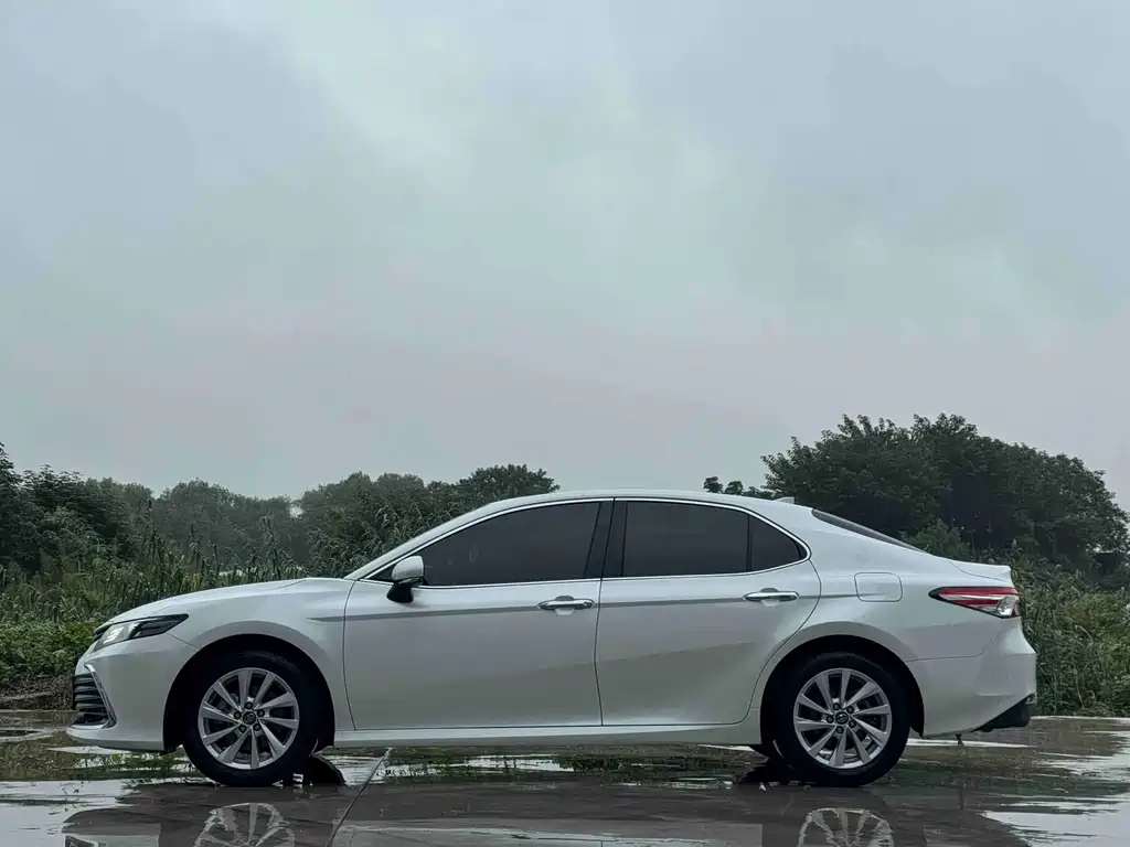 Toyota Camry — миниатюра 3