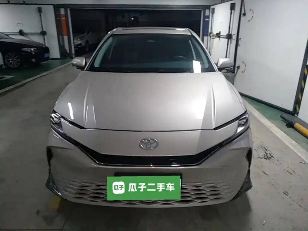 Toyota Camry — миниатюра 3