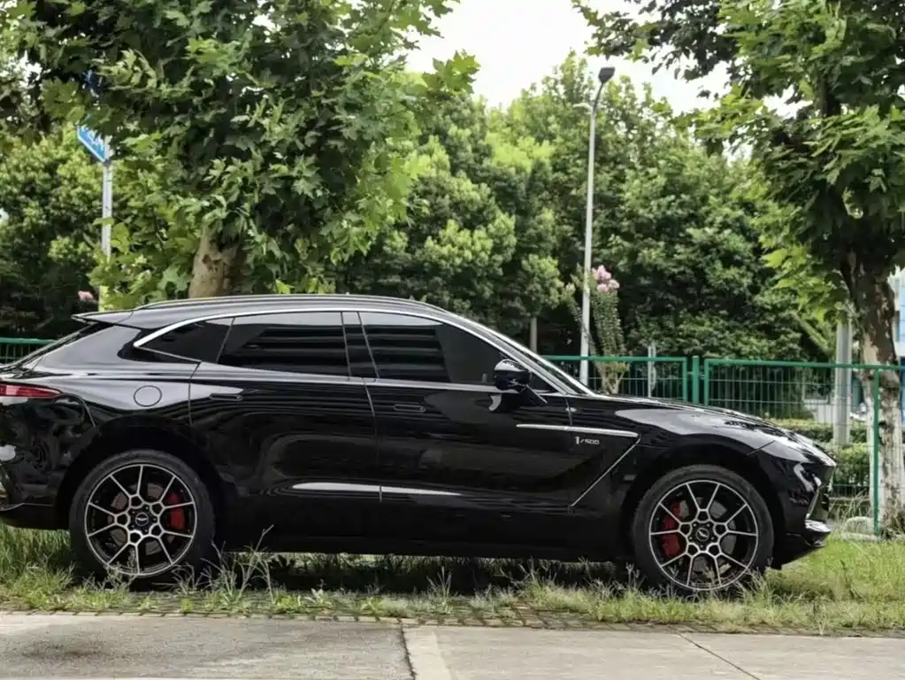 Aston Martin DBX 2021 4.0T V8