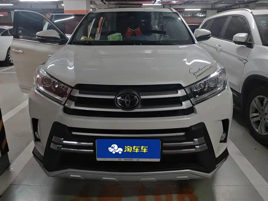 TOYOTA HIGHLANDER