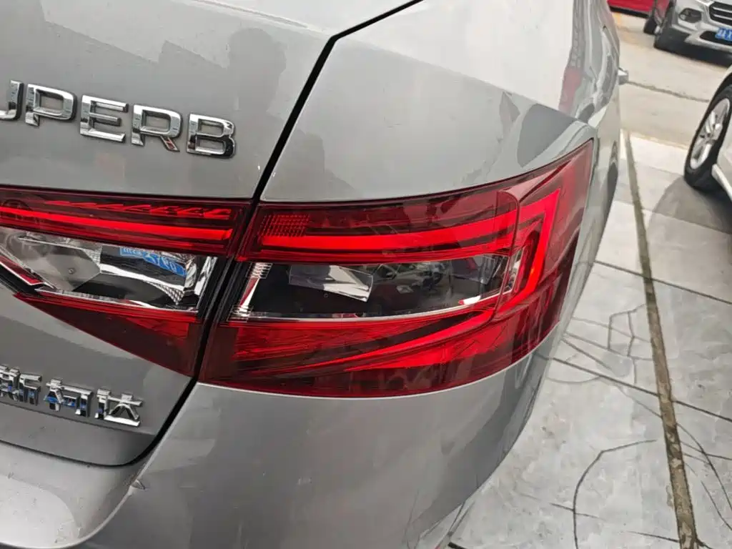 Skoda Superb — миниатюра 8
