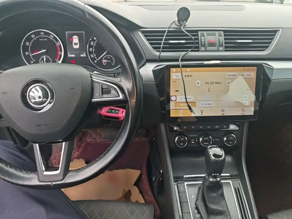 Skoda Superb — миниатюра 10