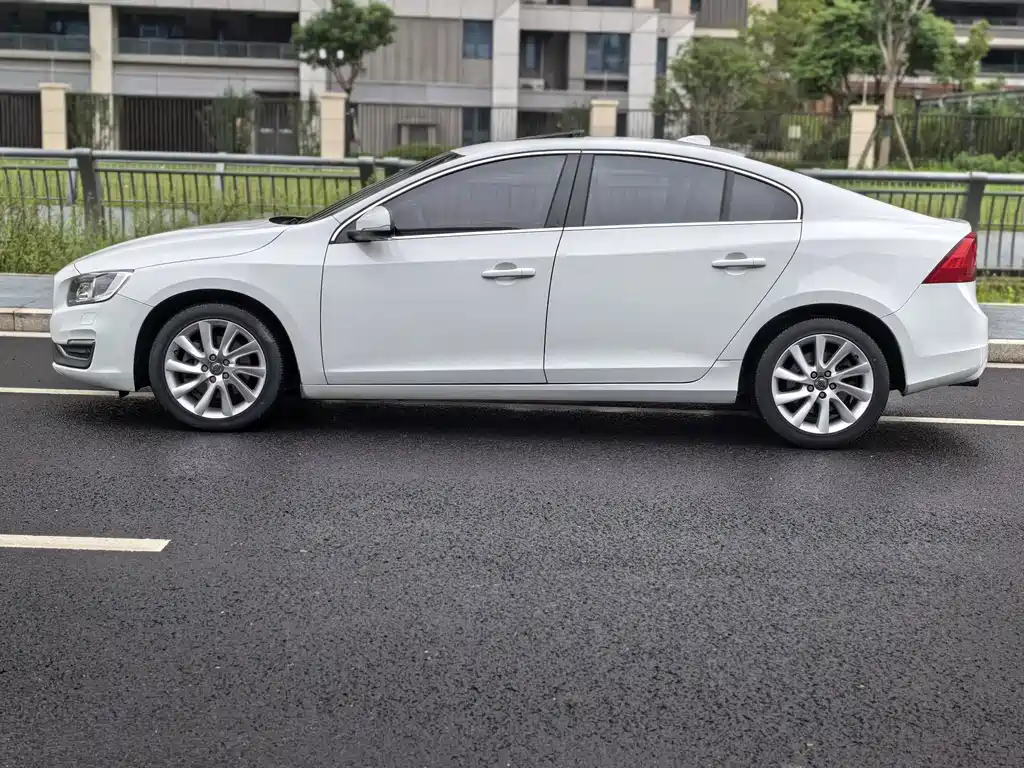 Volvo S60 — миниатюра 4