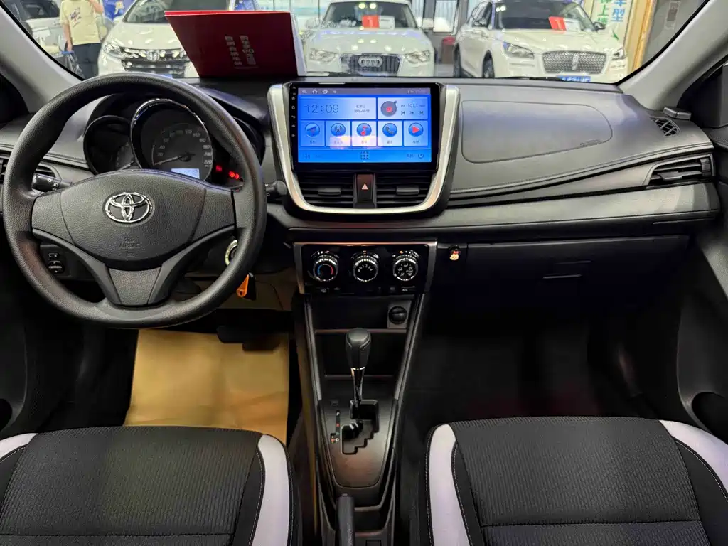 Toyota Yaris L — миниатюра 9