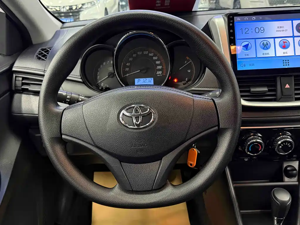 Toyota Yaris L — миниатюра 10