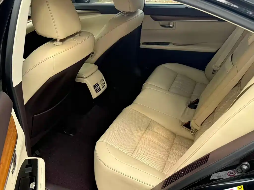 Lexus ES — миниатюра 5