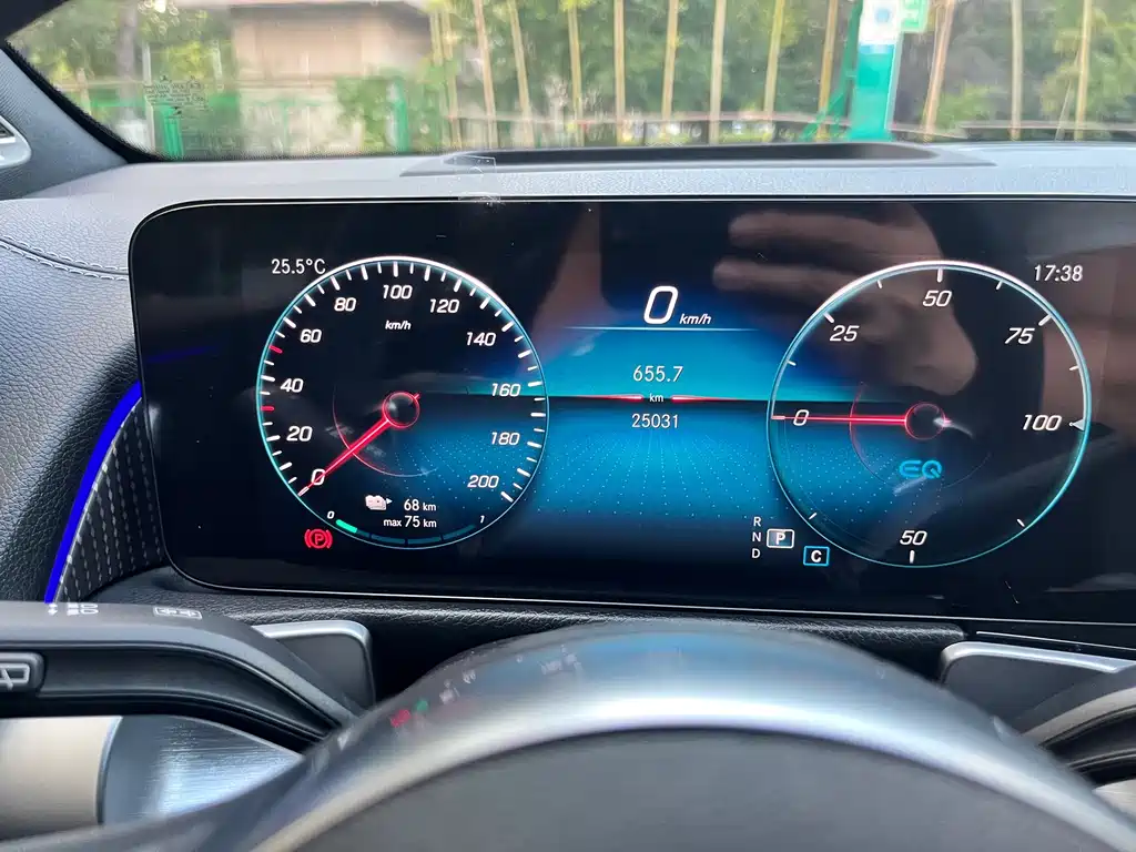 Mercedes-Benz EQB — миниатюра 10
