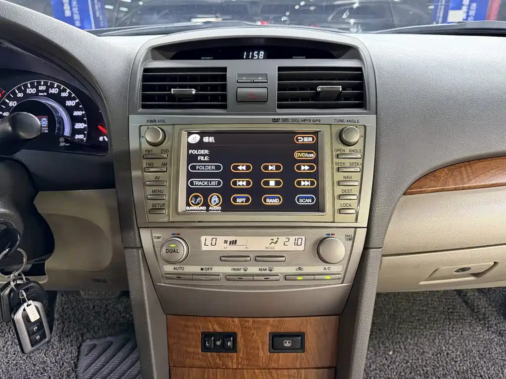 Toyota Camry — миниатюра 17