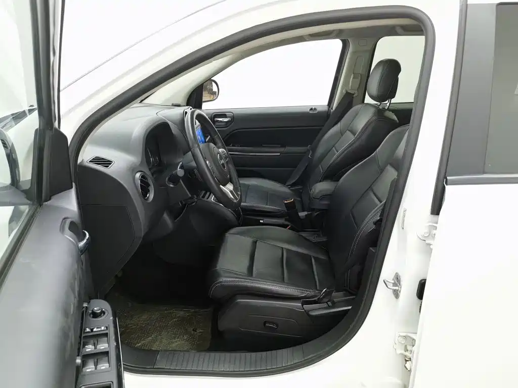 Jeep Compass (Import) — миниатюра 10