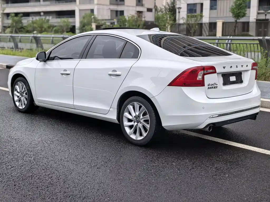 Volvo S60 — миниатюра 5
