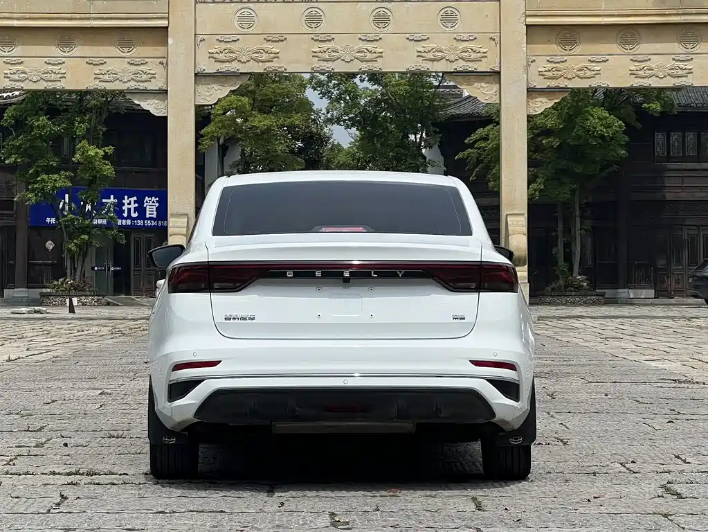 Geely Emgrand 2023 4 Champion 1.5L CVT Luxury