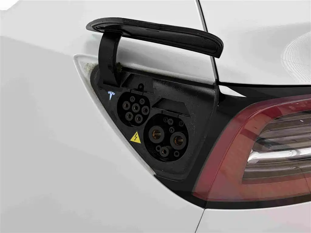 Tesla Model Y — миниатюра 16