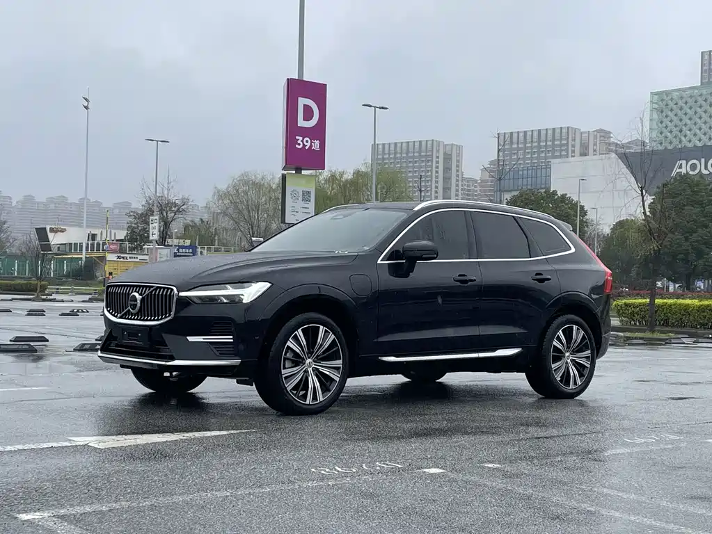 Volvo XC60 2022 T8 Luxury