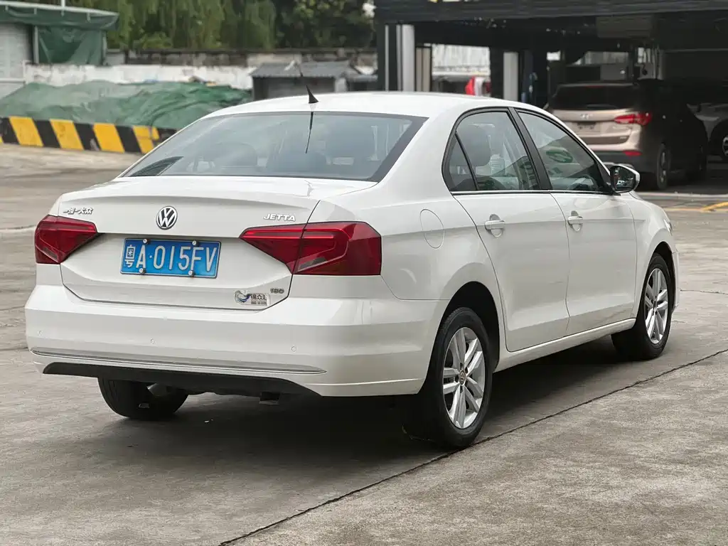 VOLKSWAGEN JETTA