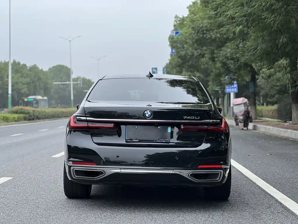 BMW 7 Series — миниатюра 15