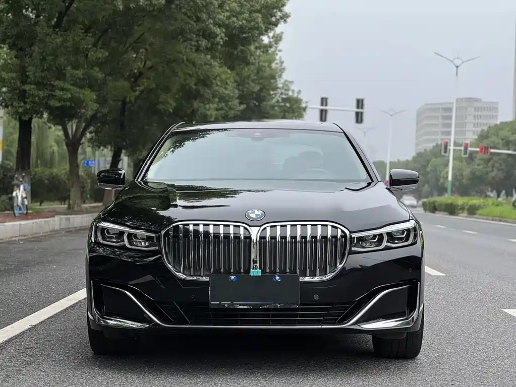 BMW 7 Series — миниатюра 2