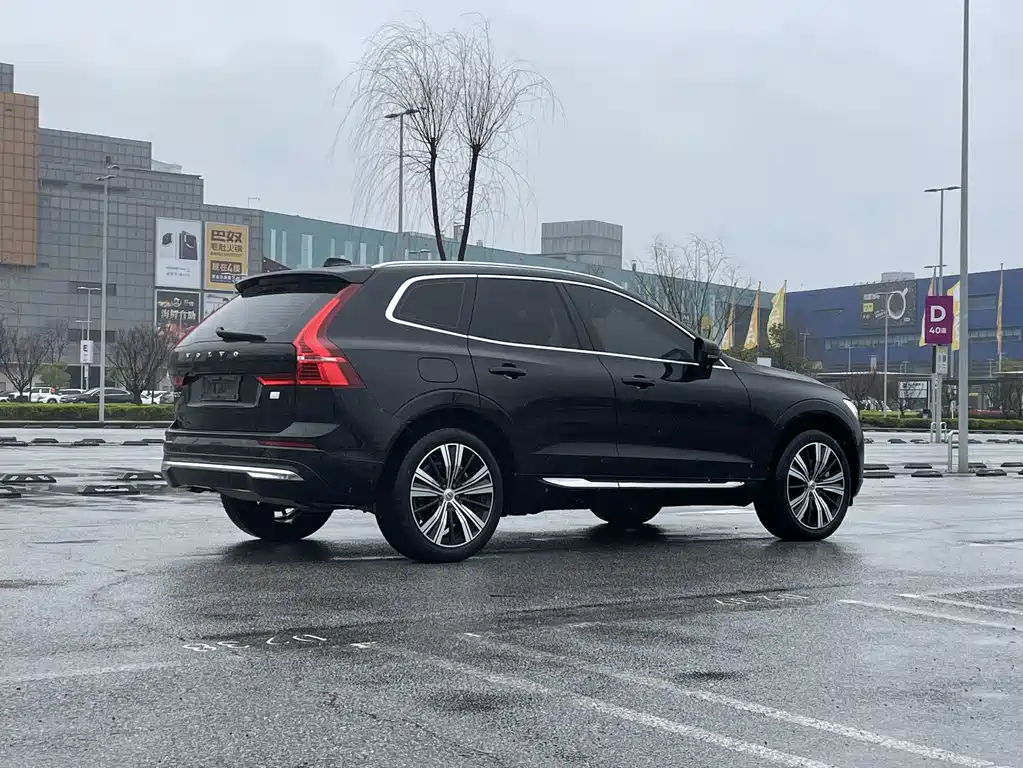 Volvo XC60 2022 T8 Luxury