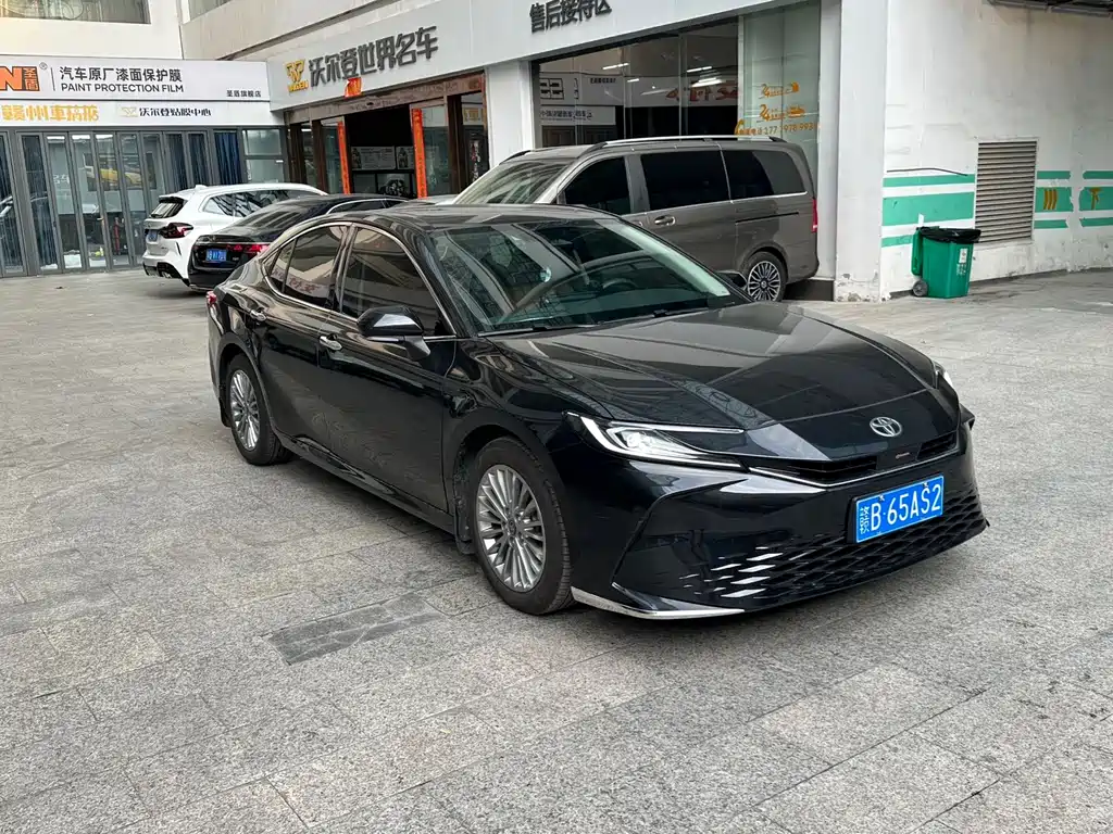 Toyota Camry — миниатюра 3