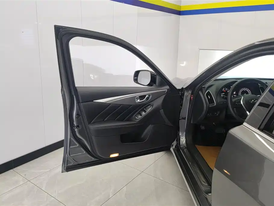 INFINITI Q50L