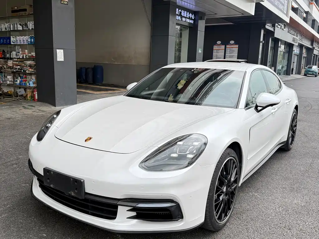 Porsche Panamera 2021