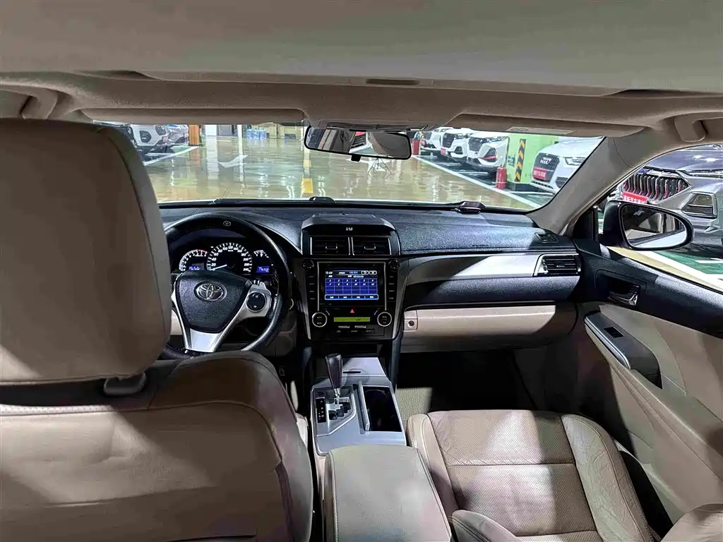 Toyota Camry — миниатюра 5