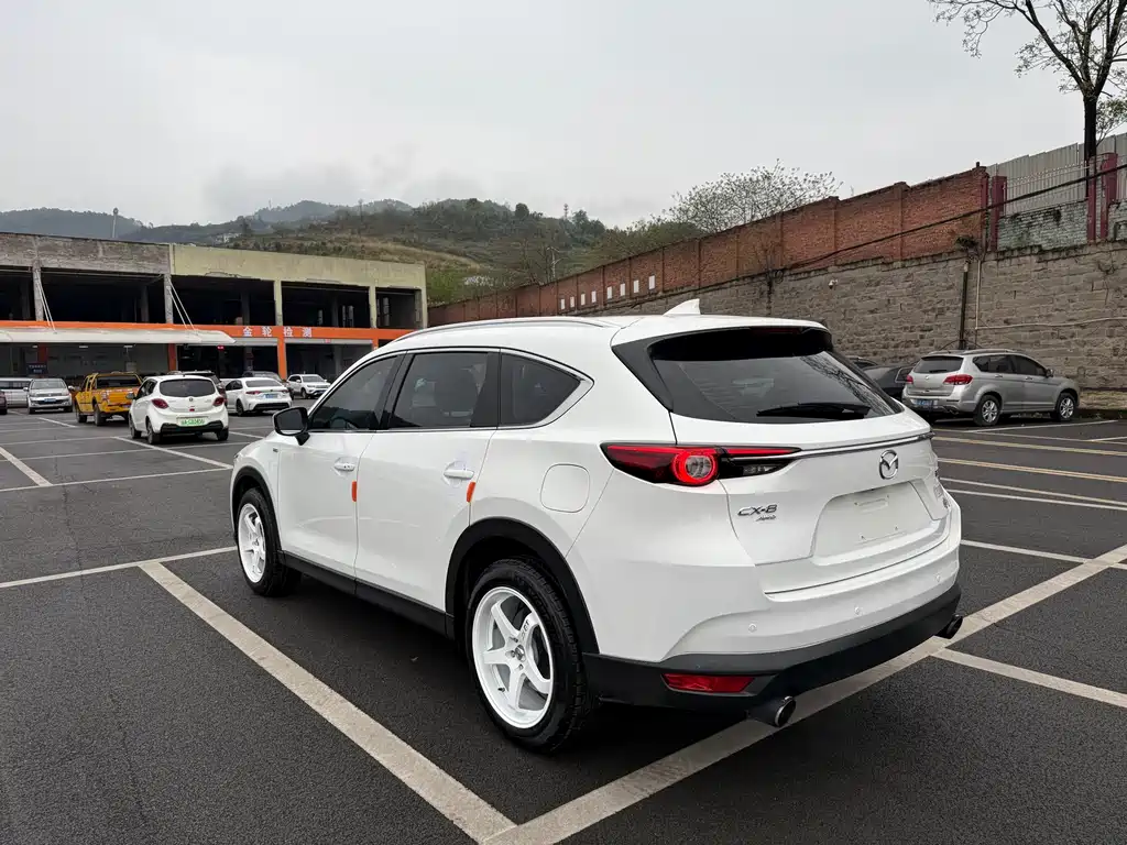 MAZDA CX 8