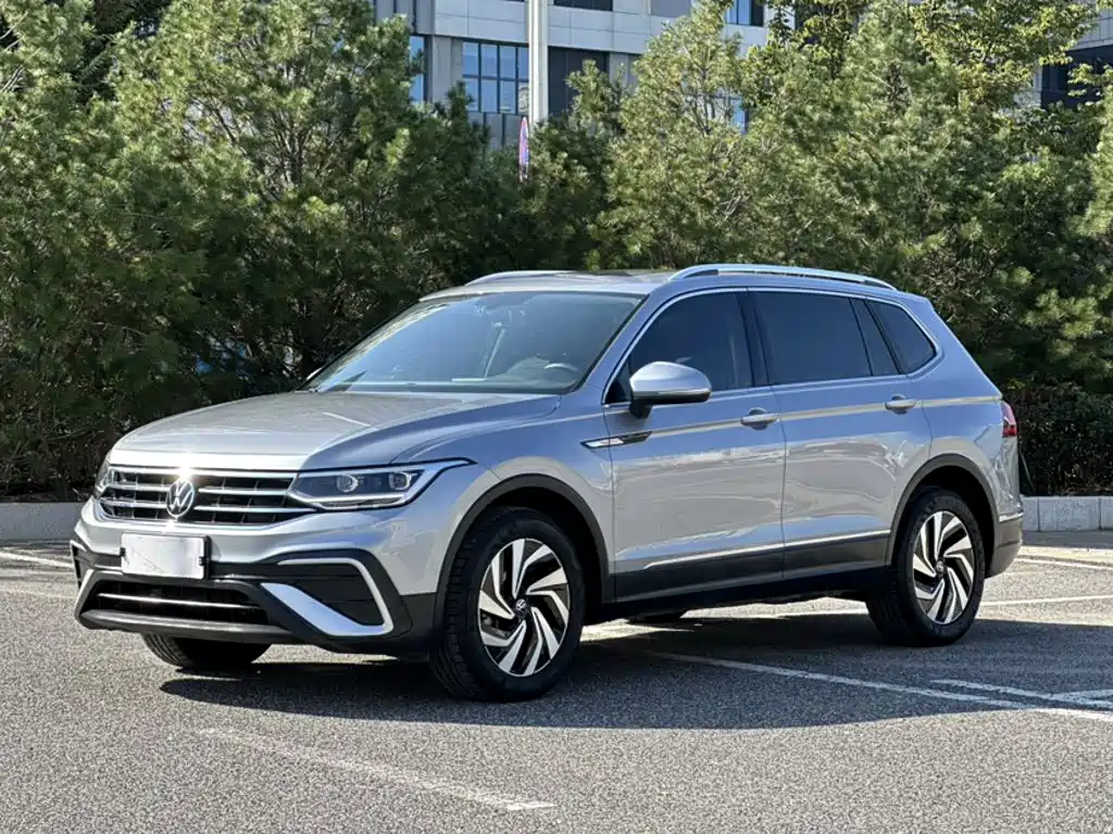 Volkswagen Tiguan L — миниатюра 2