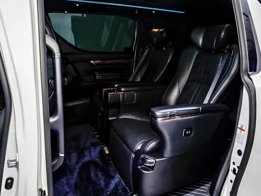 Toyota Vellfire — миниатюра 10