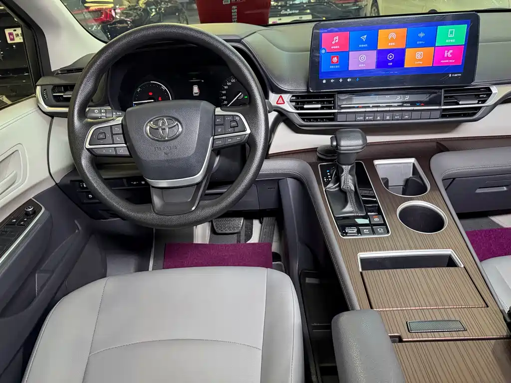 Toyota Granvia — миниатюра 15